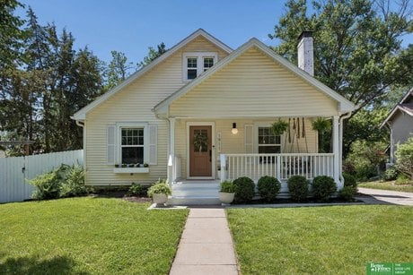 1911 Lake St