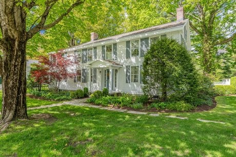 3373 Main St
