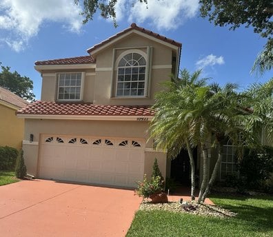 10927 LA Salinas Cir
