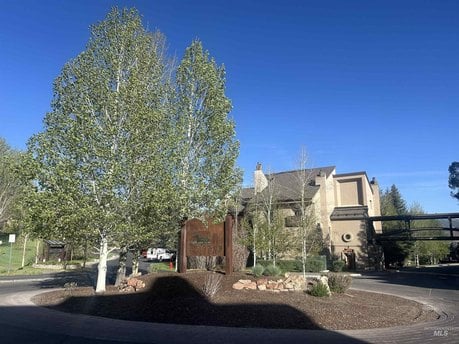 109 Village Way Unit 2019