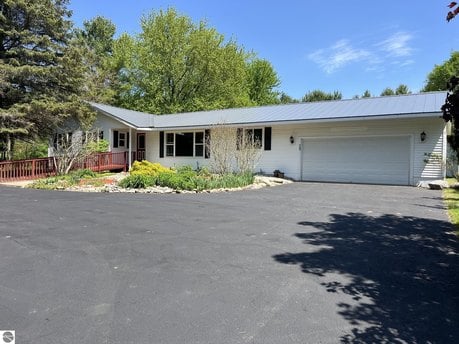 2510 N East Silver Lake Rd