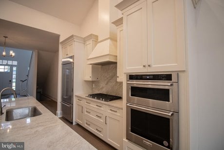 1108 Invermere Rd