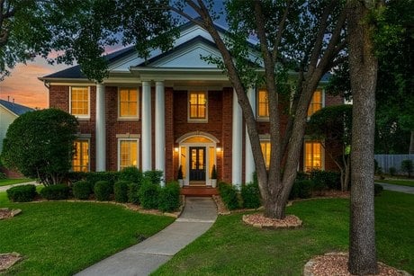 585 Oak Hill Dr