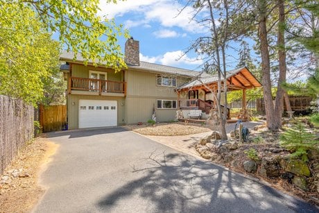 2236 NE Meadow Ln