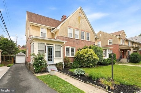 2128 Gilles St
