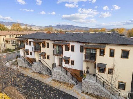 429 E Water Pocket Ln