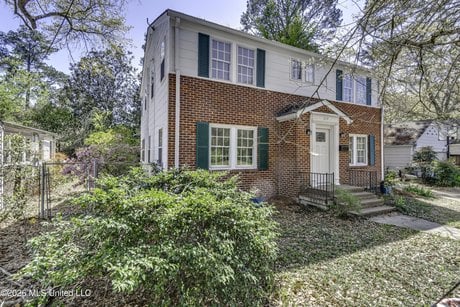 2117 Riverside Dr