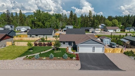 242 Kendal Loop