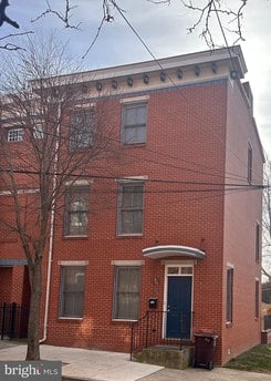 608 W 9th St