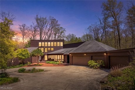 6 Whisperwood Ln