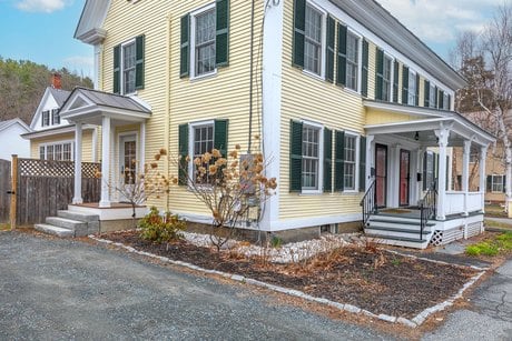 51 River St