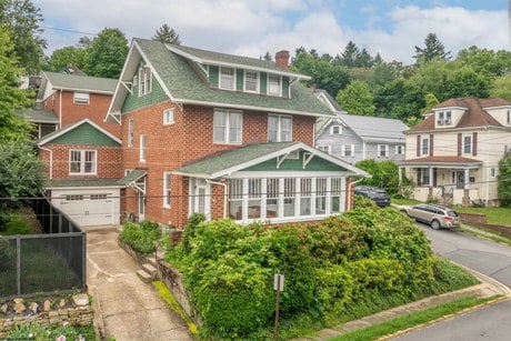 46 Maple Ave